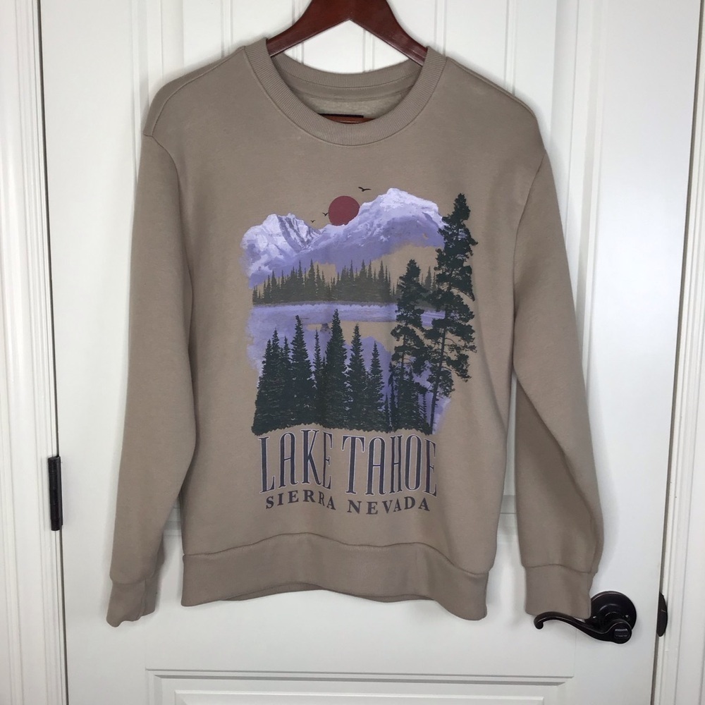 Hollister Lake Tahoe Graphic Crew Sweatshirt in Tan Size X-Small. - Picture 2 of 7